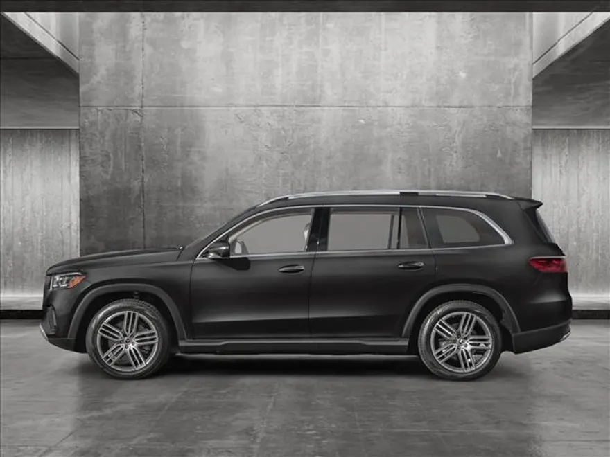 2025 Mercedes Benz GLS 450 4MATIC photo 3