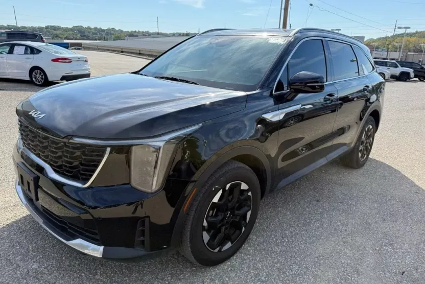 2024 Kia Sorento S photo 1