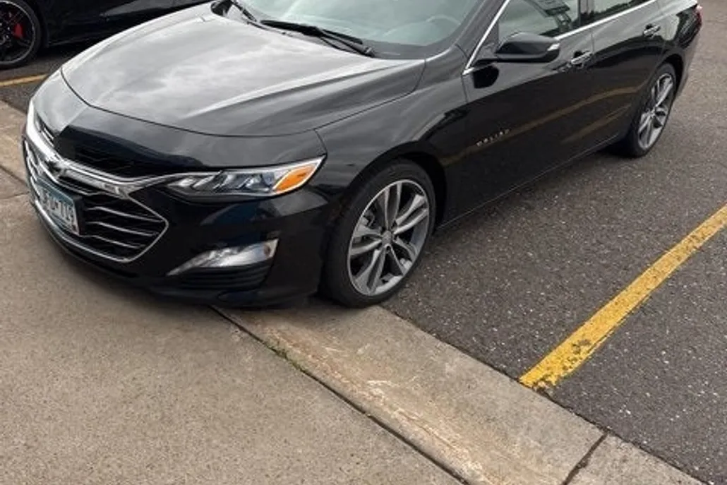 2022 Chevrolet Malibu Premier photo 1