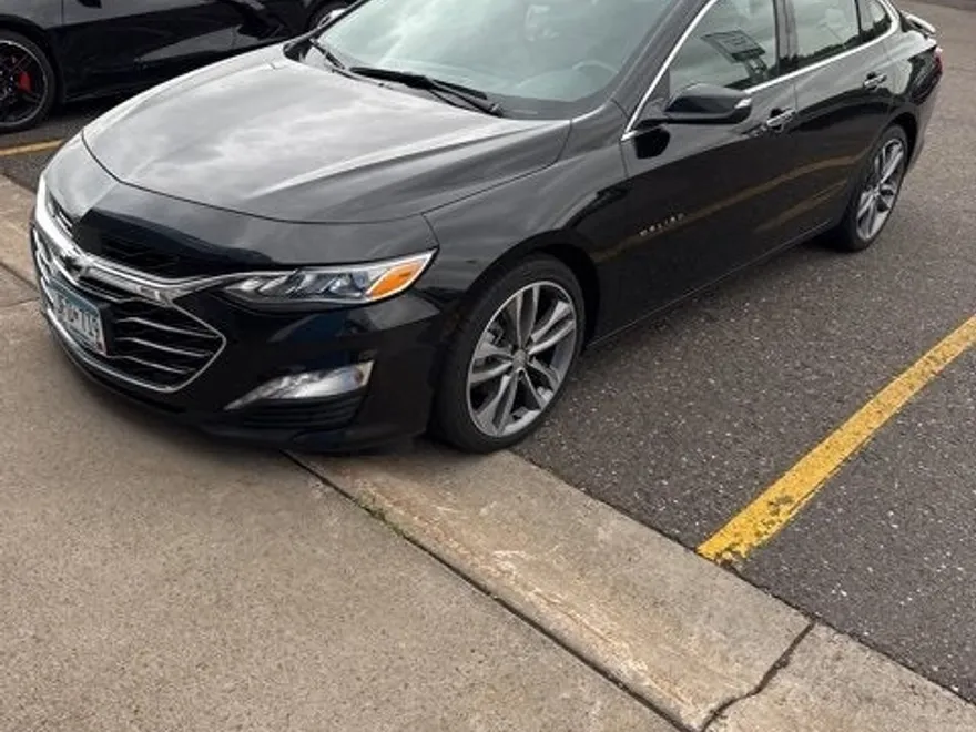 2022 Chevrolet Malibu Premier photo 1