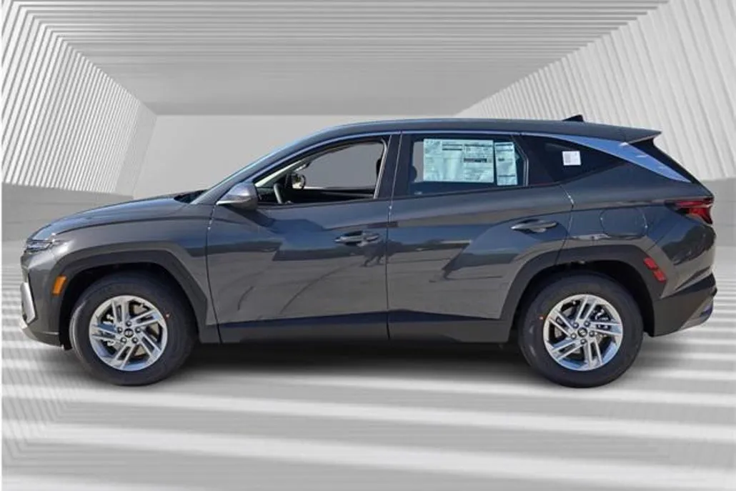 2026 Hyundai Tucson SE photo 1