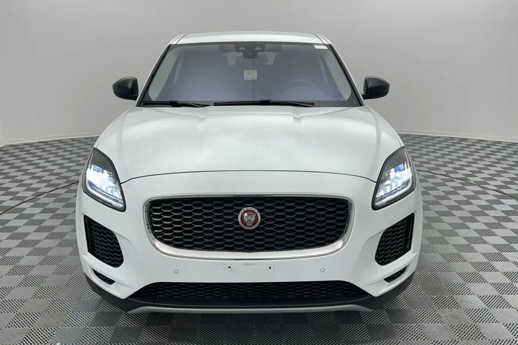 2018 Jaguar E-PACE Base photo 1