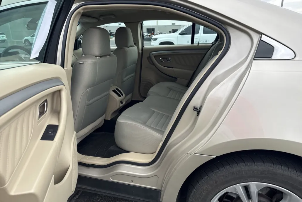 2018 Ford Taurus SE photo 1