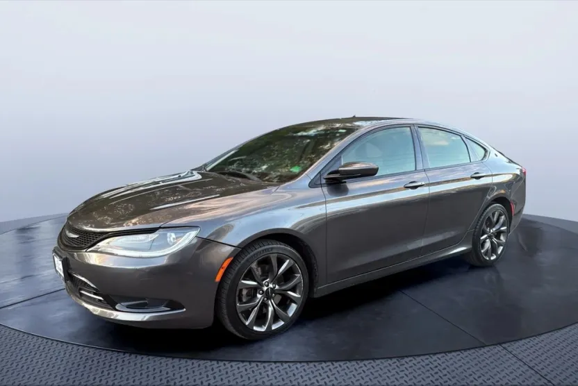2015 Chrysler 200 photo 1