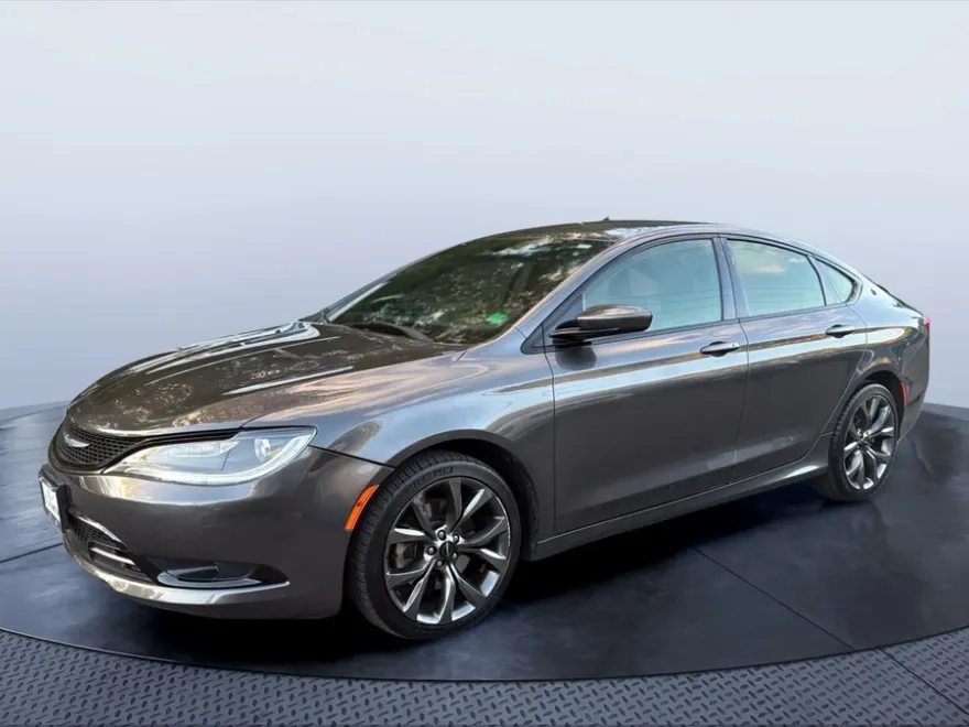 2015 Chrysler 200 photo 1