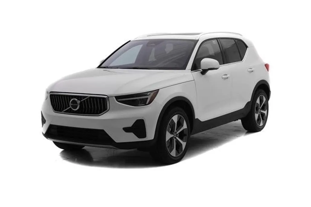 2025 Volvo XC40 Core photo 1