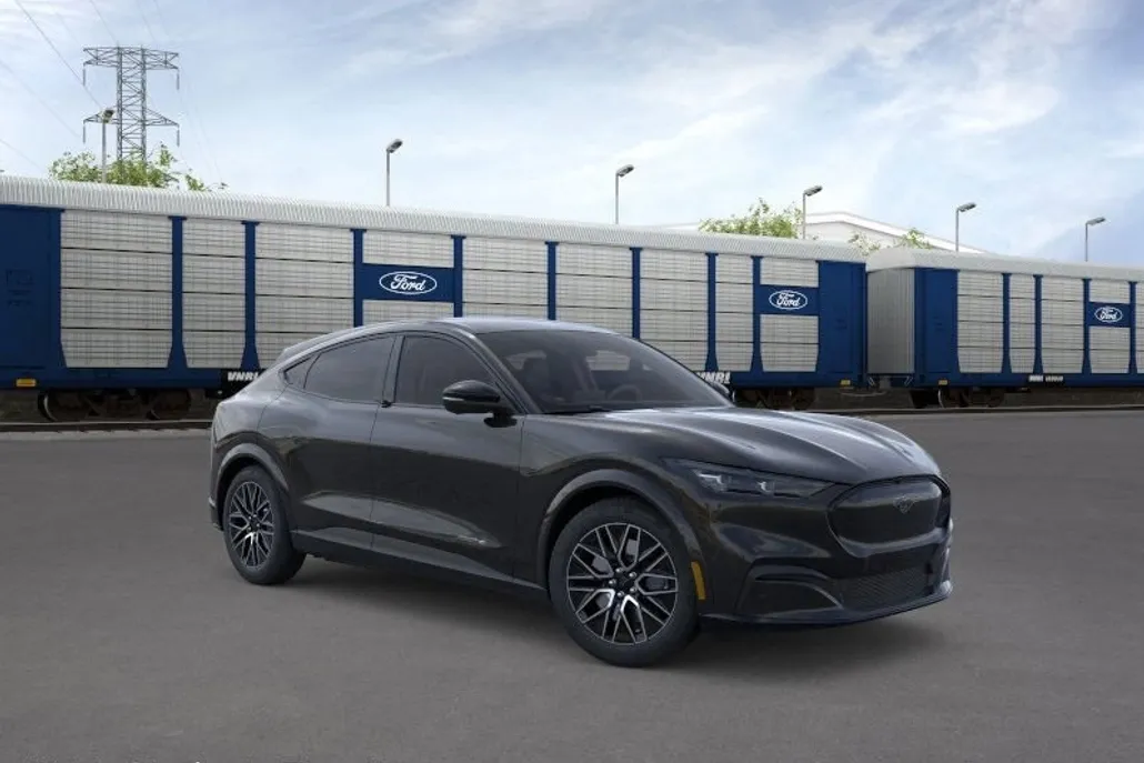 2025 Ford Mustang Mach-E Premium photo 1