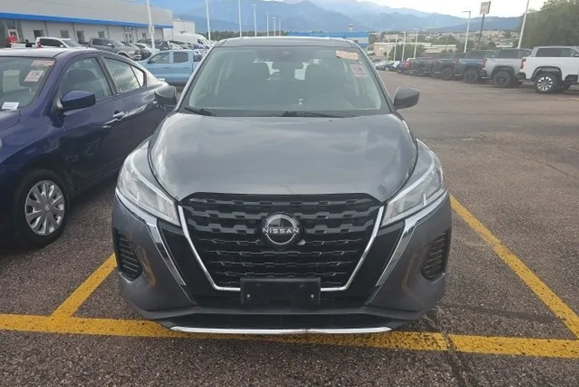 2023 Nissan Kicks S photo 1