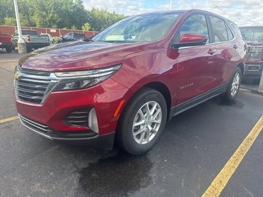 2022 Chevrolet Equinox LT photo 1