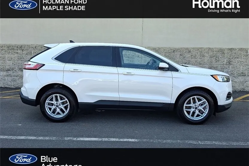 2022 Ford Edge SEL photo 1