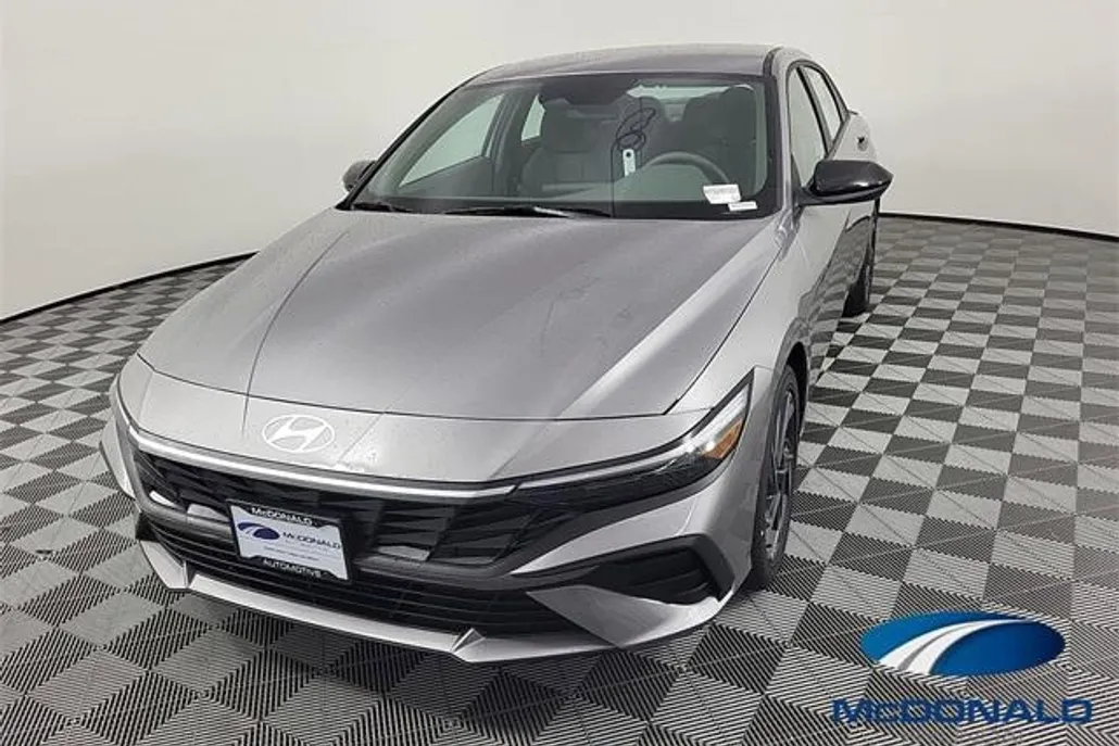 2025 Hyundai Elantra SEL Sport photo 1