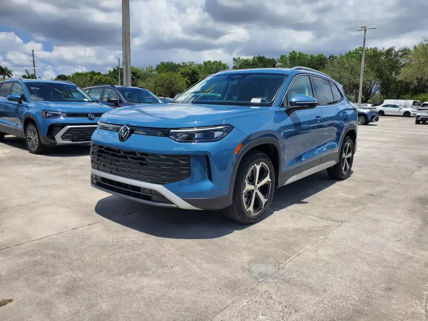 2025 Volkswagen Tiguan SE photo 1