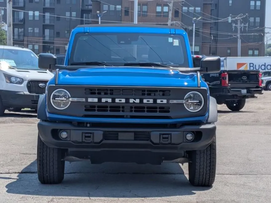 2023 Ford Bronco Black Diamond photo 1