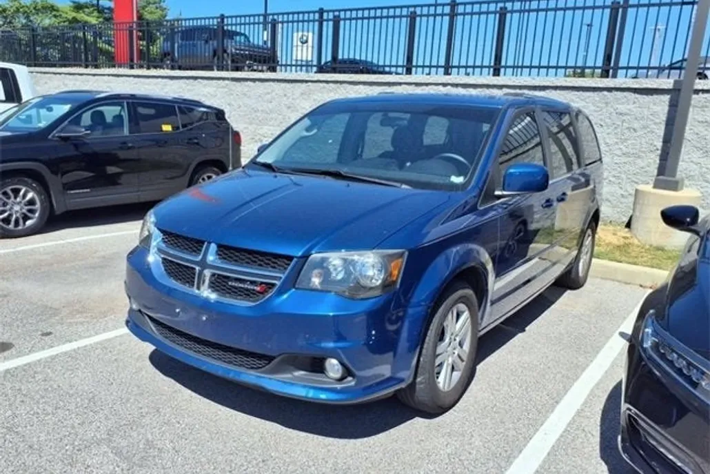 2011 Dodge Grand Caravan Crew photo 1