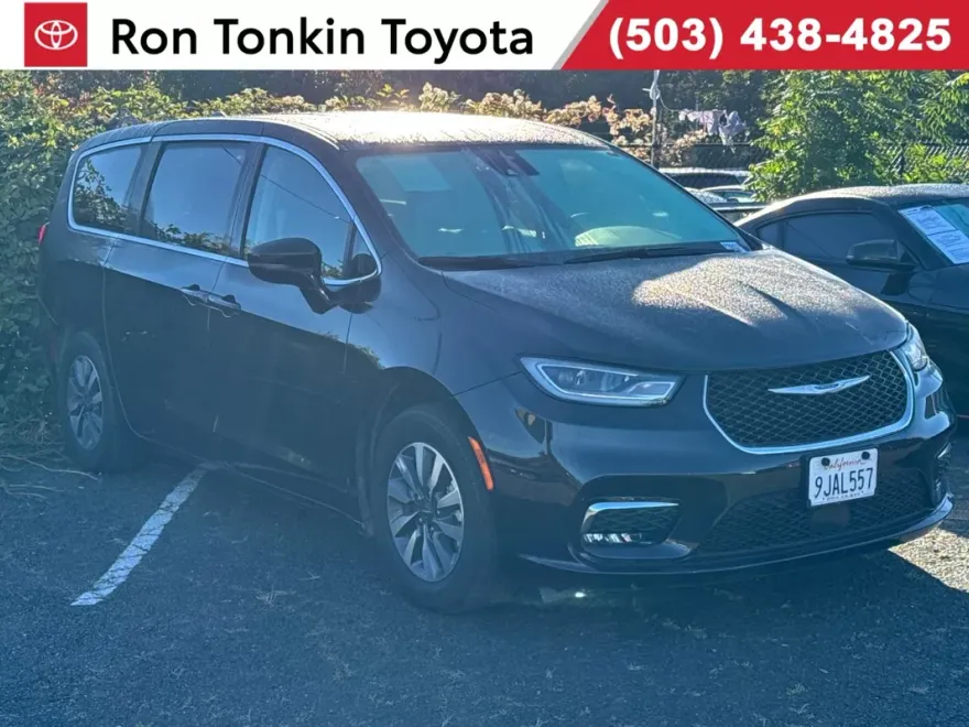 2024 Chrysler Pacifica Hybrid photo 1