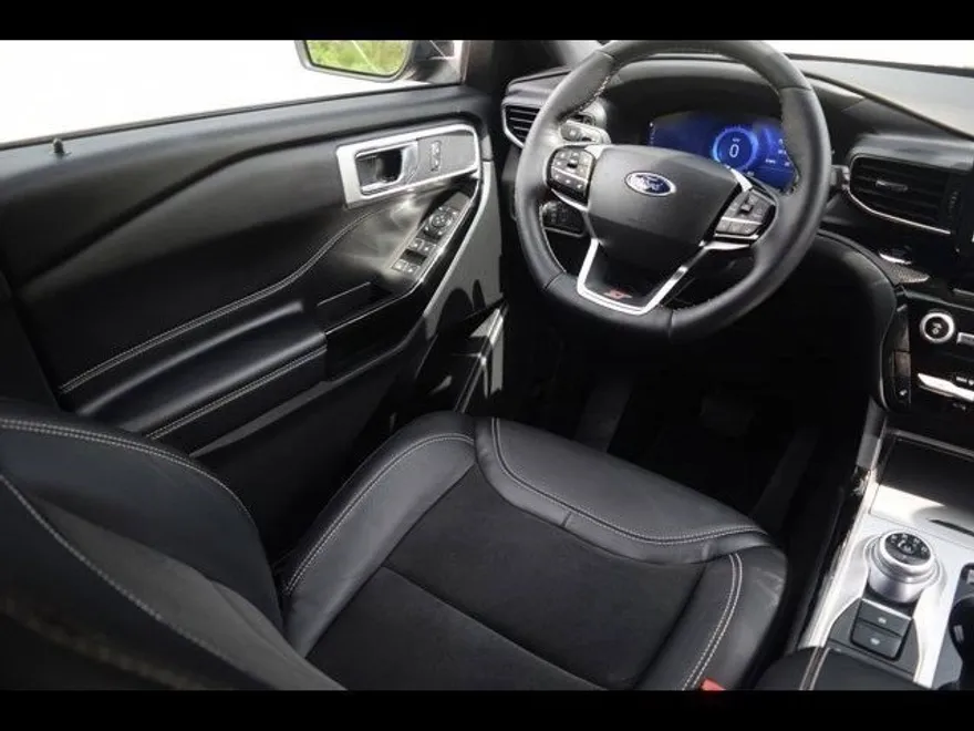 2022 Ford Explorer ST photo 1