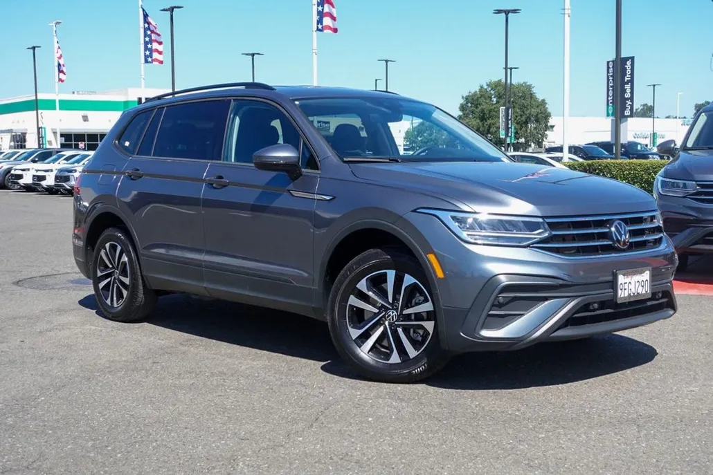 2024 Volkswagen Tiguan S photo 1