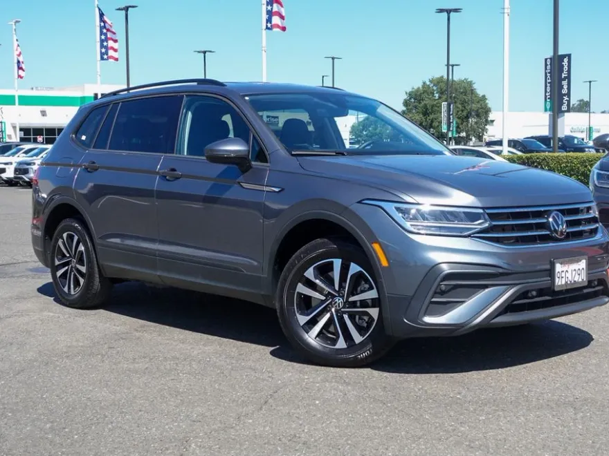 2024 Volkswagen Tiguan S photo 1