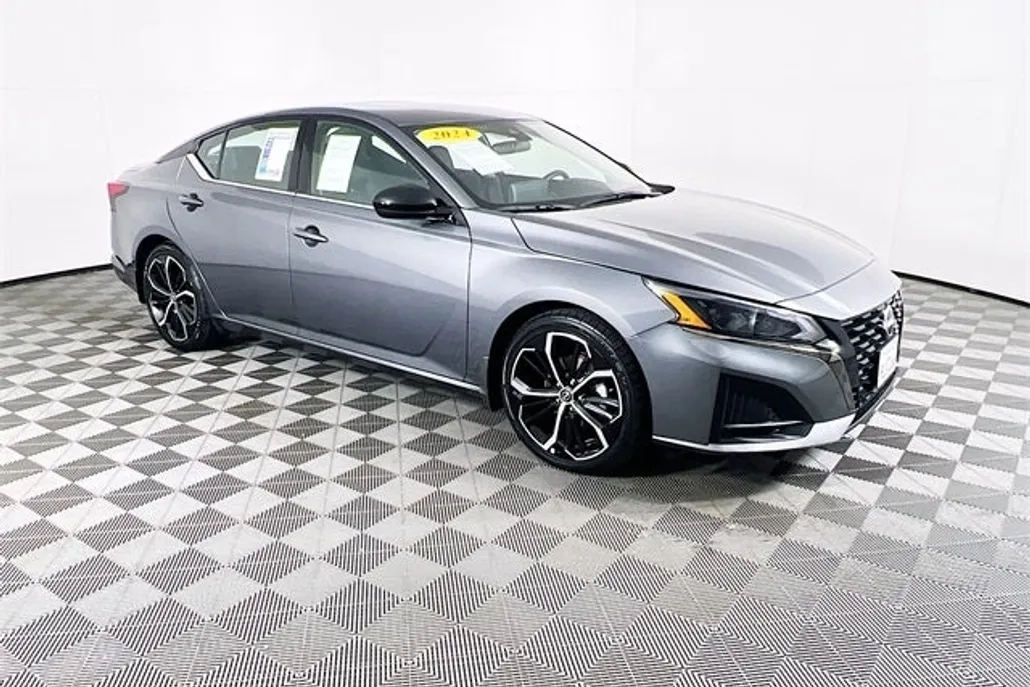 2024 Nissan Altima 2.5 SR photo 1