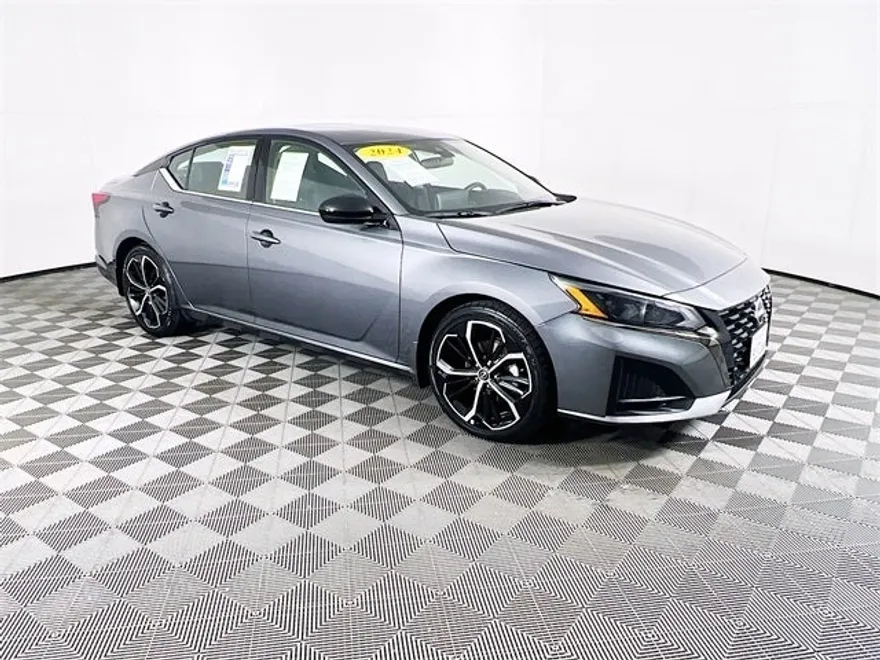 2024 Nissan Altima 2.5 SR photo 1