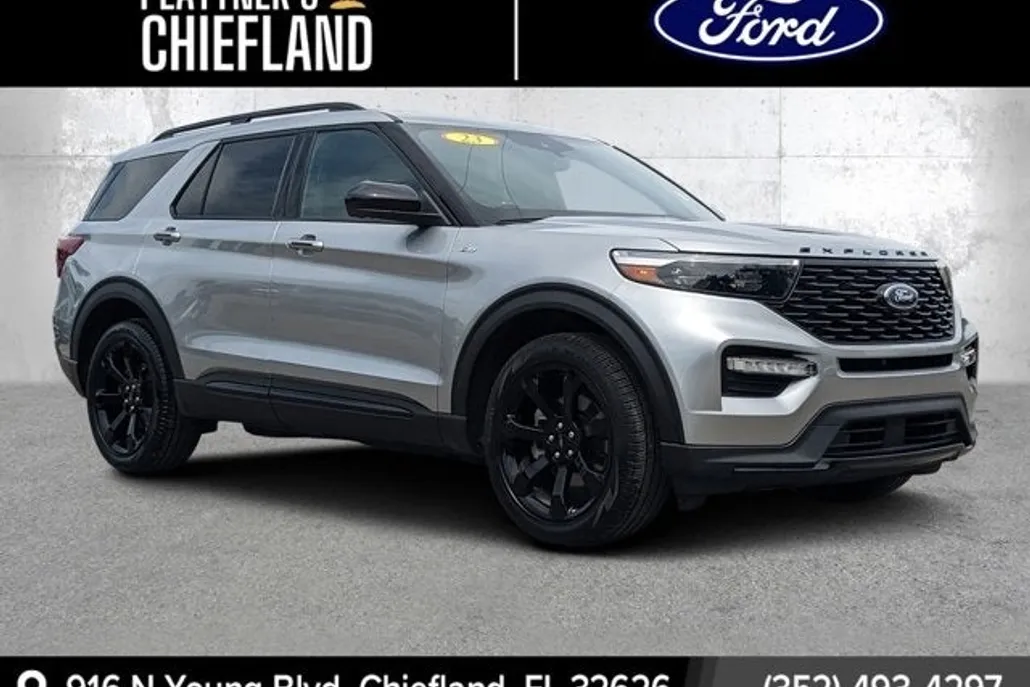 2023 Ford Explorer ST-Line photo 1