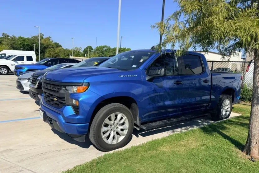 2023 Chevrolet Silverado 1500 Custom photo 1