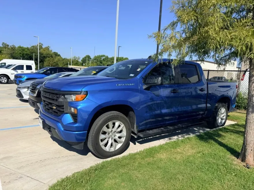 2023 Chevrolet Silverado 1500 Custom photo 1