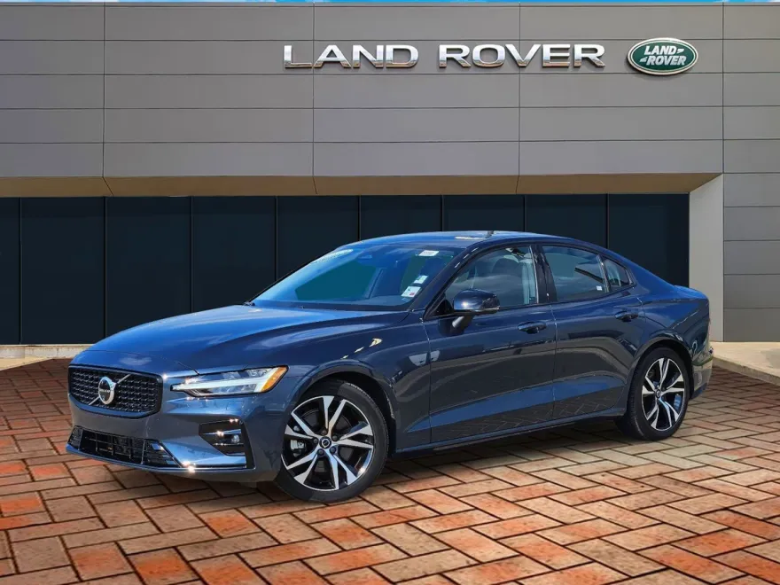 2024 Volvo S60 B5 AWD Plus photo 1