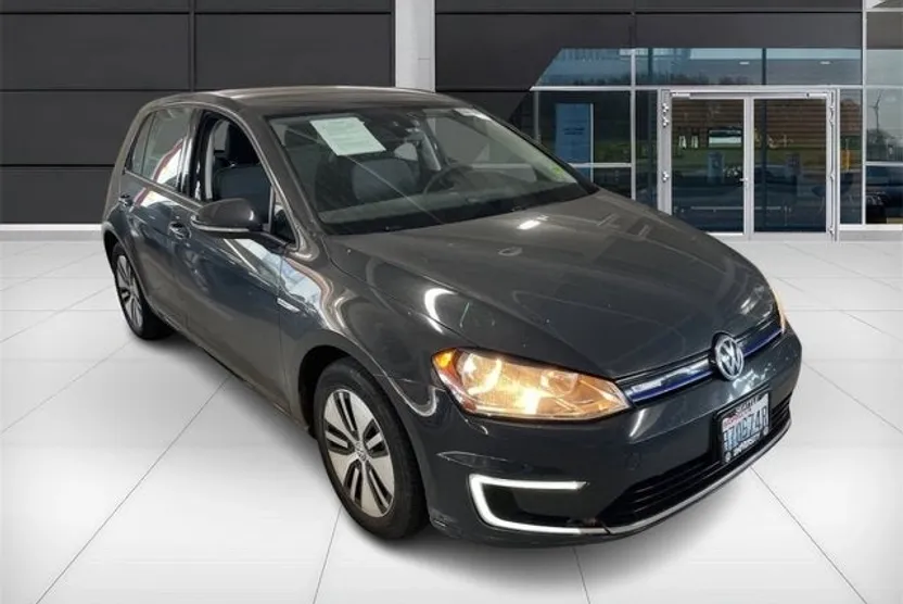 2016 Volkswagen e-Golf SE photo 1