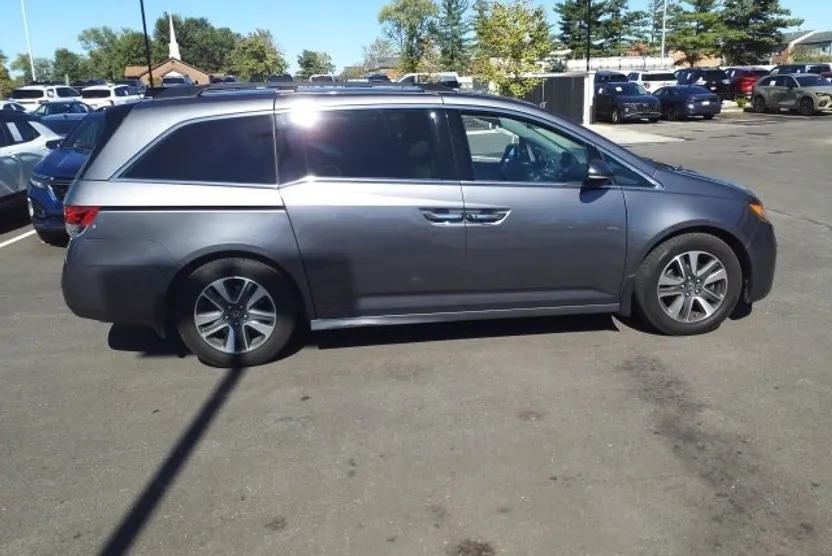 2015 Honda Odyssey Touring Elite photo 1