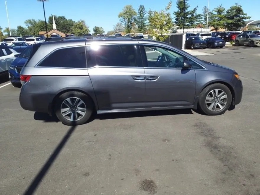2015 Honda Odyssey Touring Elite photo 1