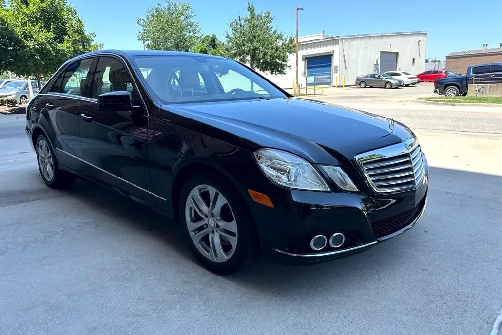 2011 Mercedes Benz E Sedan photo 1