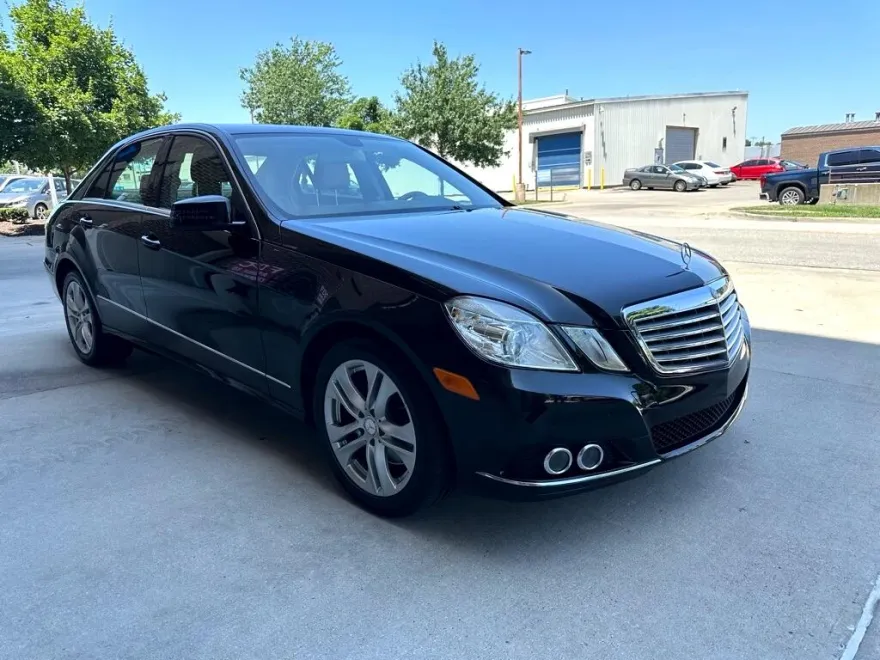2011 Mercedes Benz E Sedan photo 1