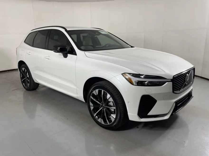 2026 Volvo XC60 T8 photo 1