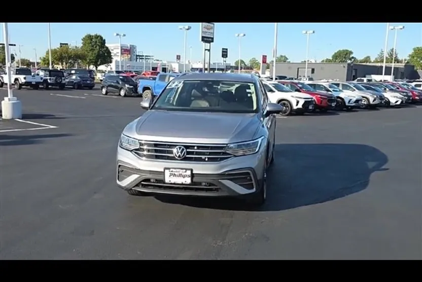 2022 Volkswagen Tiguan SE photo 1