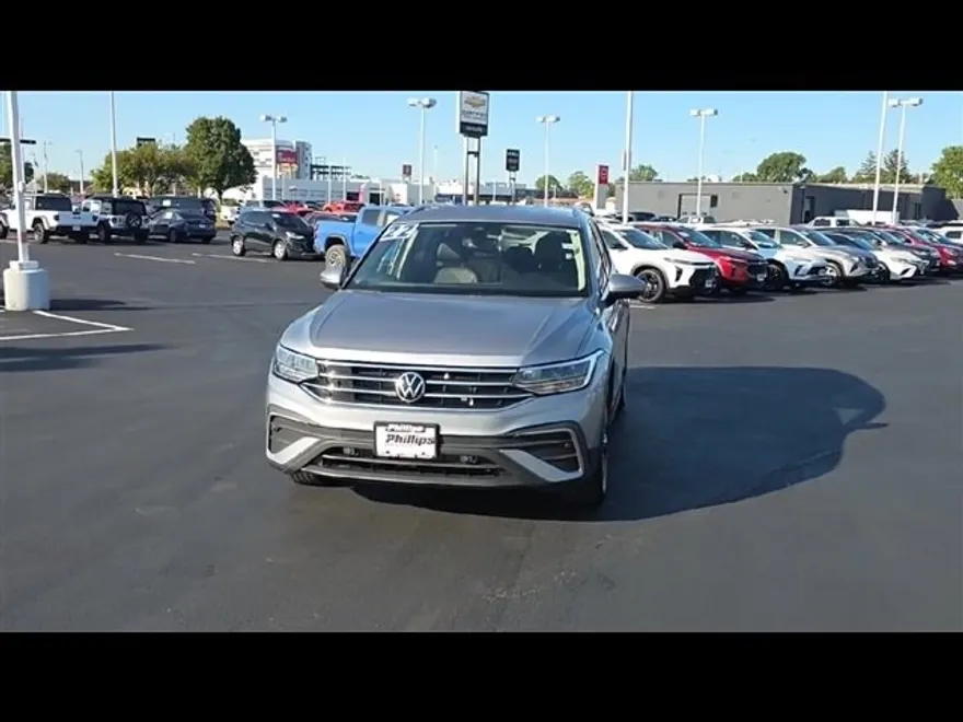 2022 Volkswagen Tiguan SE photo 1
