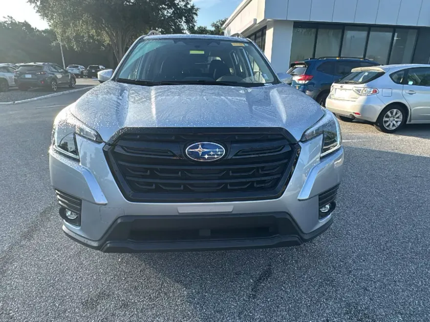 2024 Subaru Forester Premium photo 1