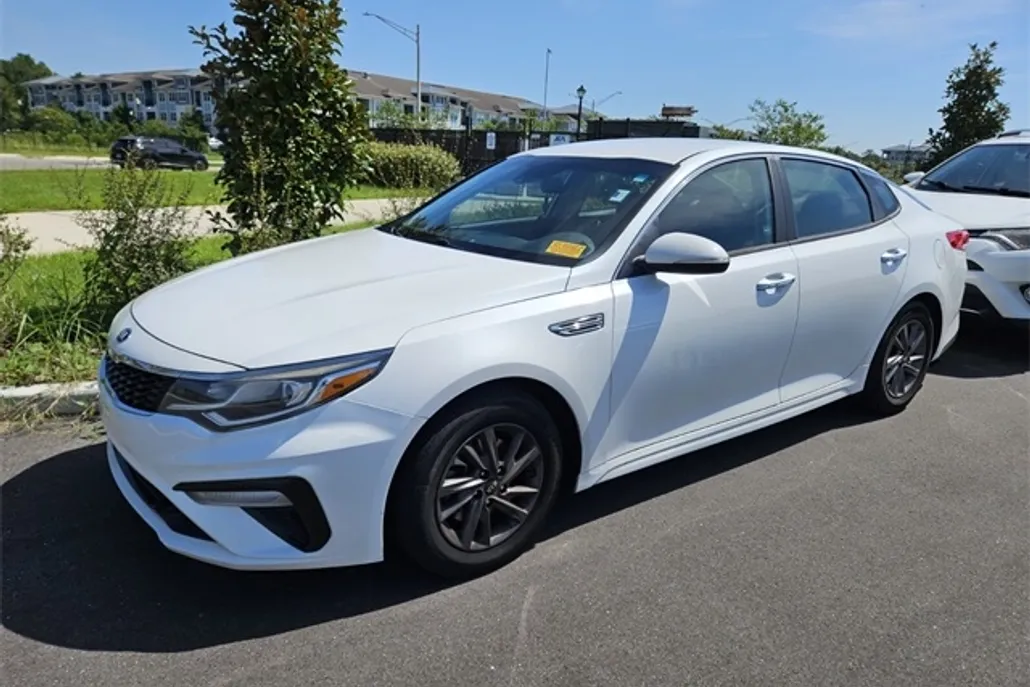 2020 Kia Optima LX photo 1