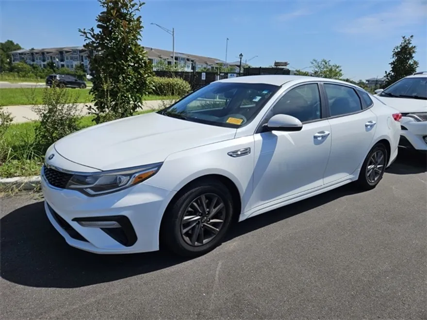 2020 Kia Optima LX photo 1