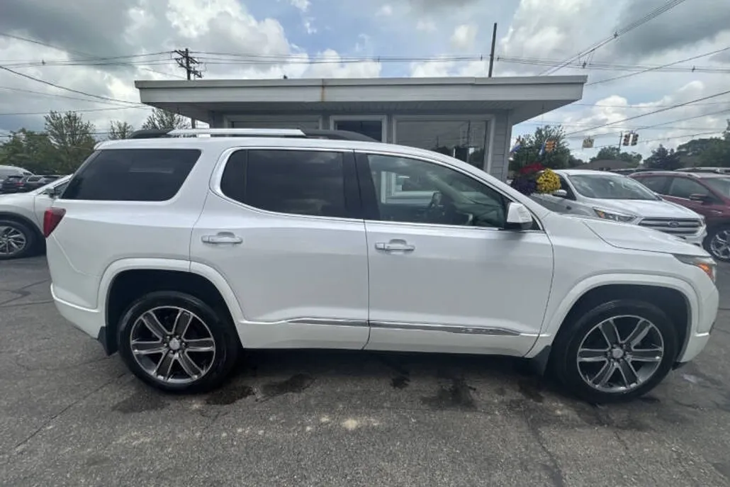2017 Gmc Acadia Denali photo 1