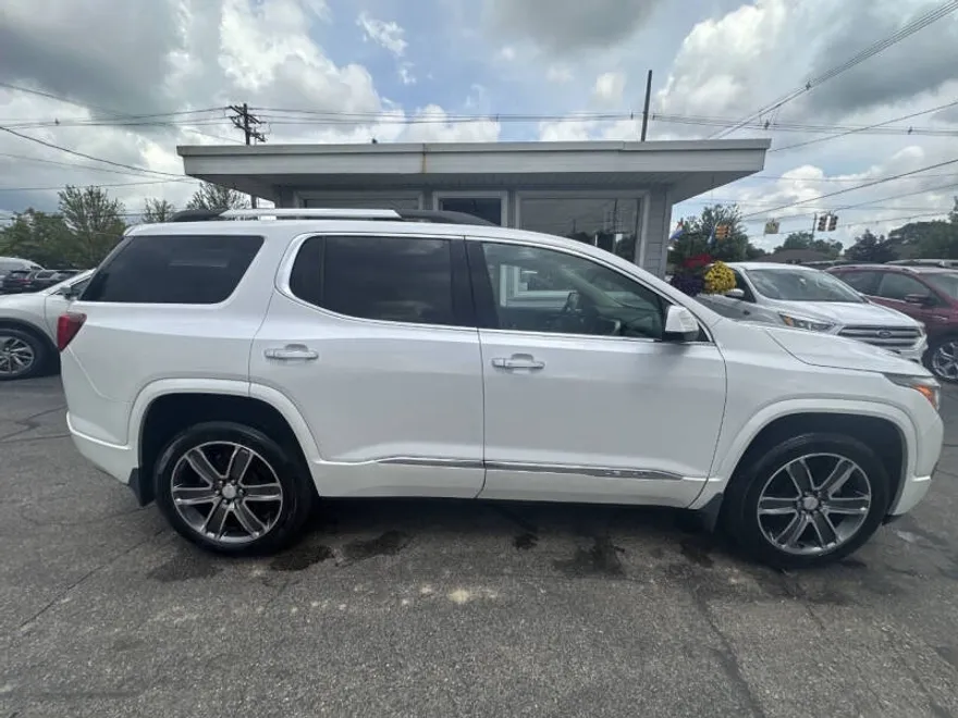 2017 Gmc Acadia Denali photo 1
