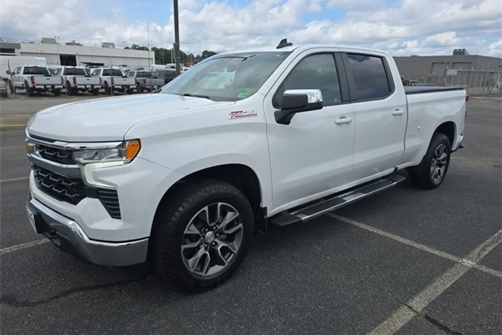 2023 Chevrolet Silverado 1500 LT photo 1