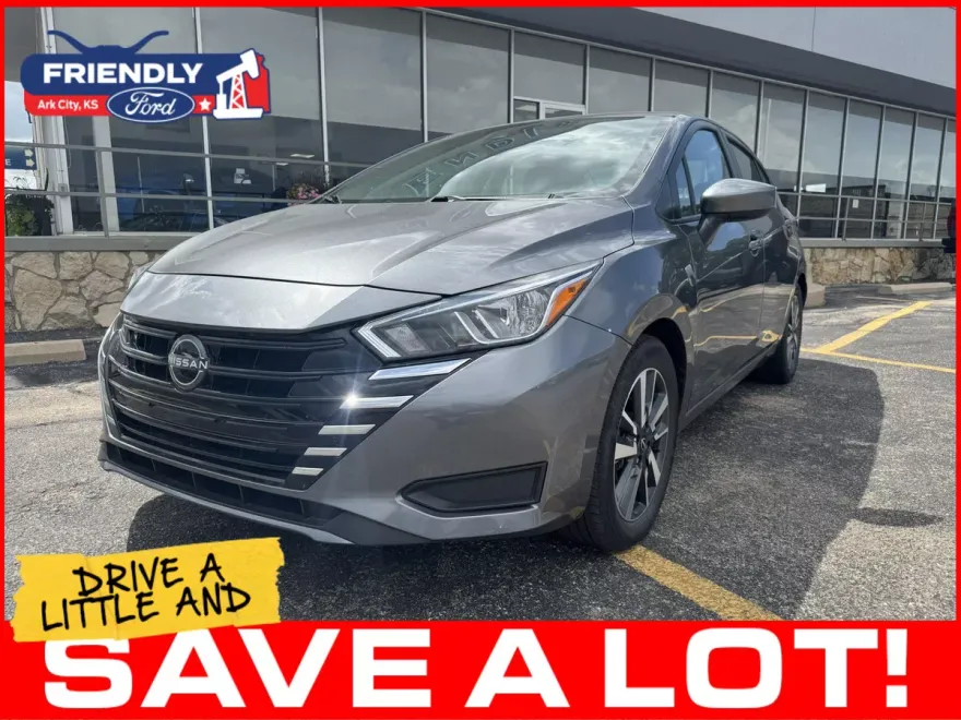 2023 Nissan Versa SV photo 1