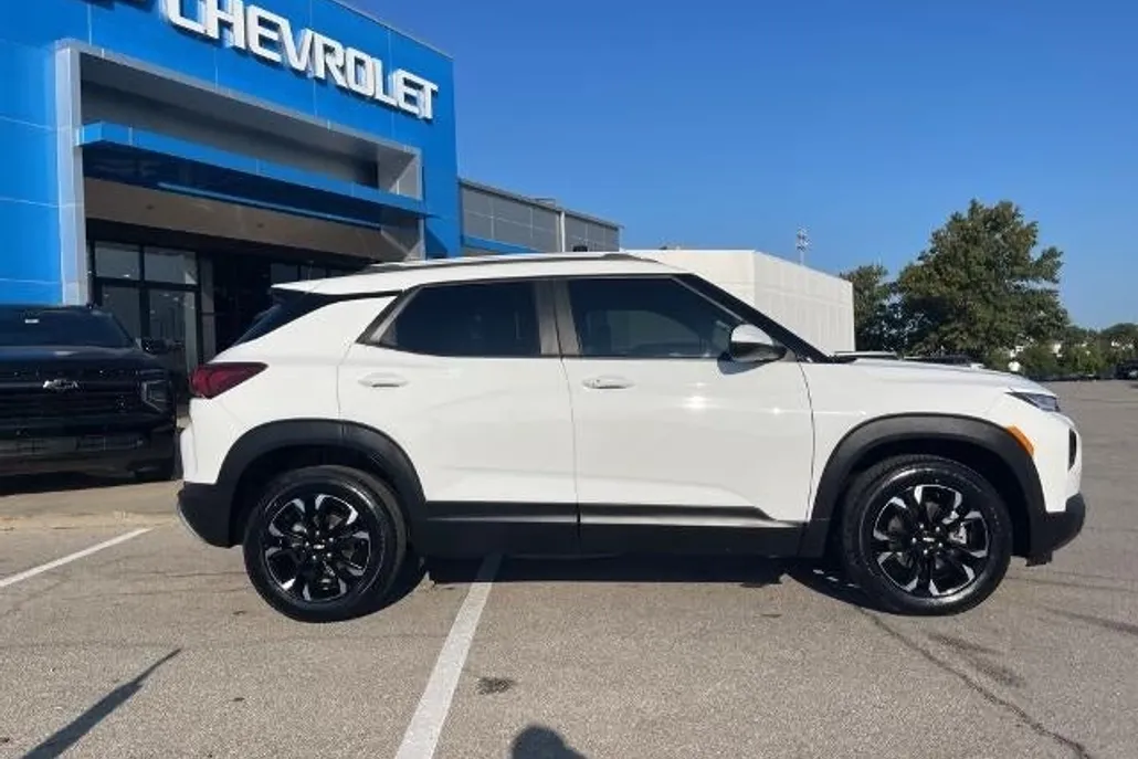 2023 Chevrolet Trailblazer LT photo 1