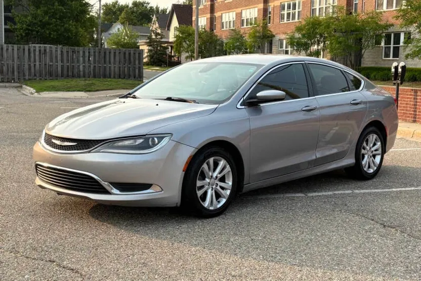 2015 Chrysler 200 Limited photo 1
