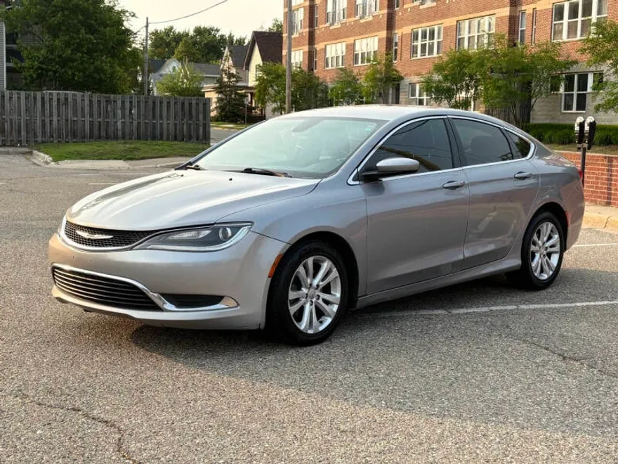 2015 Chrysler 200 Limited photo 1