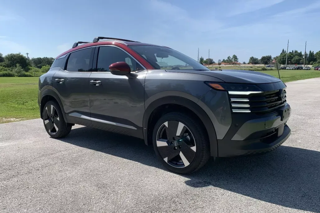 2025 Nissan Kicks SR photo 1