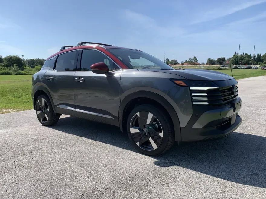 2025 Nissan Kicks SR photo 1