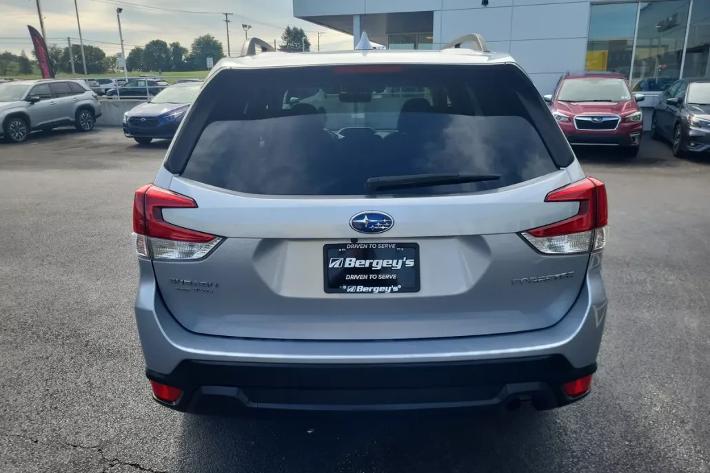 2021 Subaru Forester Premium photo 1