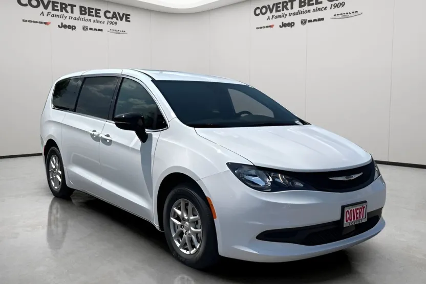 2026 Chrysler Voyager LX photo 1